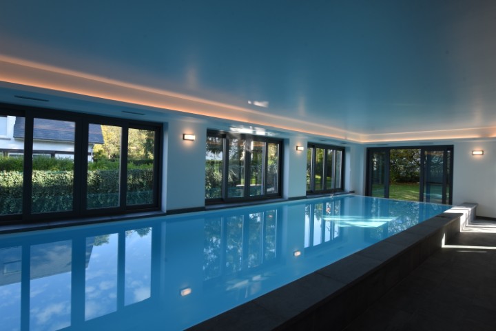 la piscine intérieure